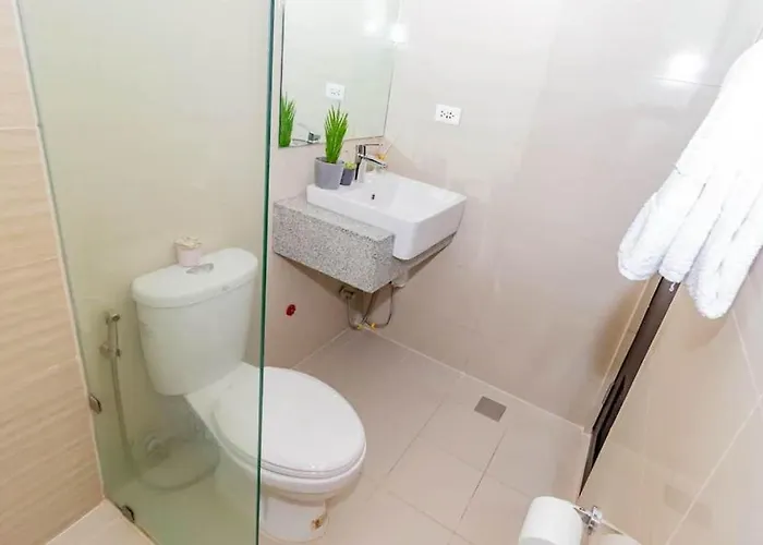 At Uptown Parksuites Ii Uptown Bgc * Manila