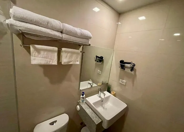 At Uptown Parksuites Ii Uptown Bgc * Manila